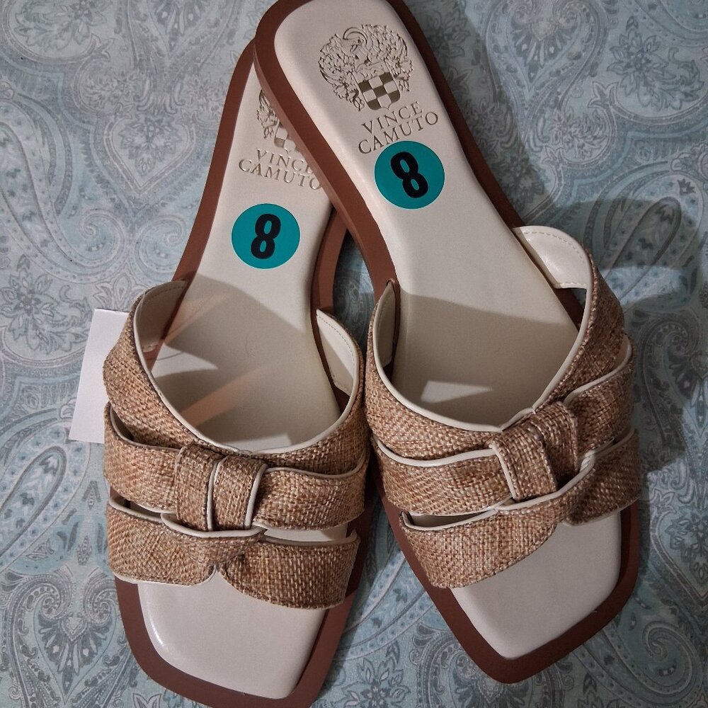 Vince Camuto Barcellen Flat Sandals Linen Beige White Women's Size 8 Rare New